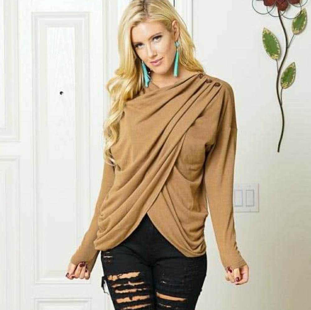 DRAPE FRONT BUTTON DETAIL TOP